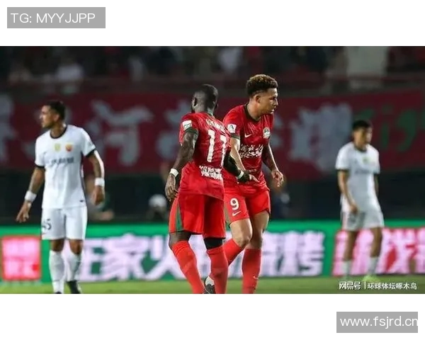 上海海港逆转取胜力克对手 关键时刻展现强大韧性与团队精神 上海海港逆转取胜力克对手 关键时刻展现强大韧性与团队精神